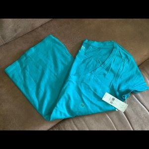 Women’s New York & Company XS T-shirt